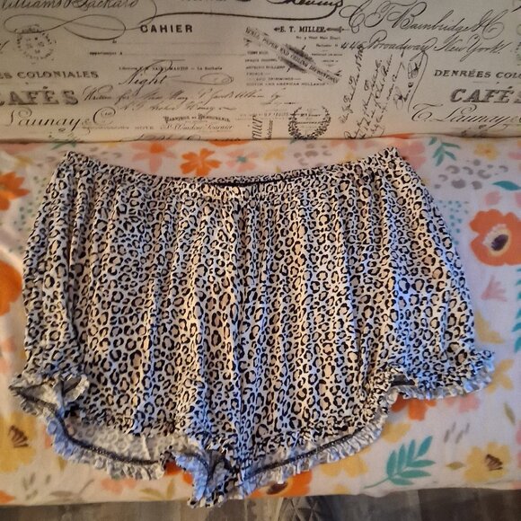 SLEEP SHORTS FOR WOMEN - Picture 1 of 2